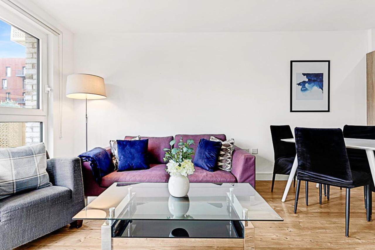 Beautiful In Surrey Quays Apartment