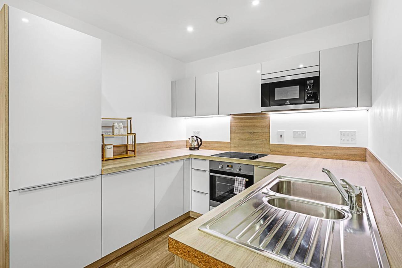 Beautiful In Surrey Quays Apartment London