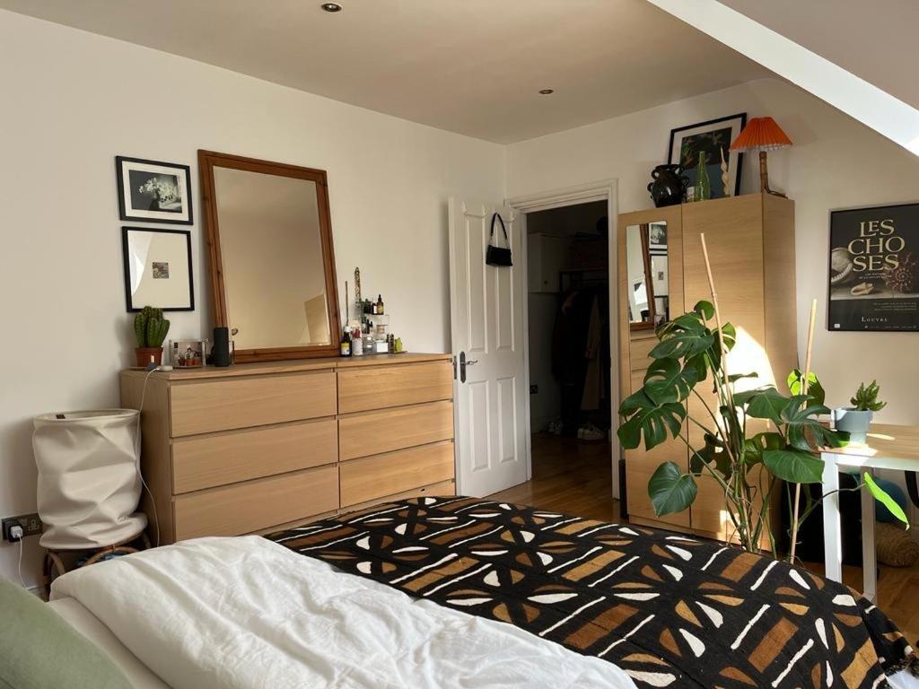 2 Bedroom Floor Flat, West Dulwich Free Street Parking * Londen