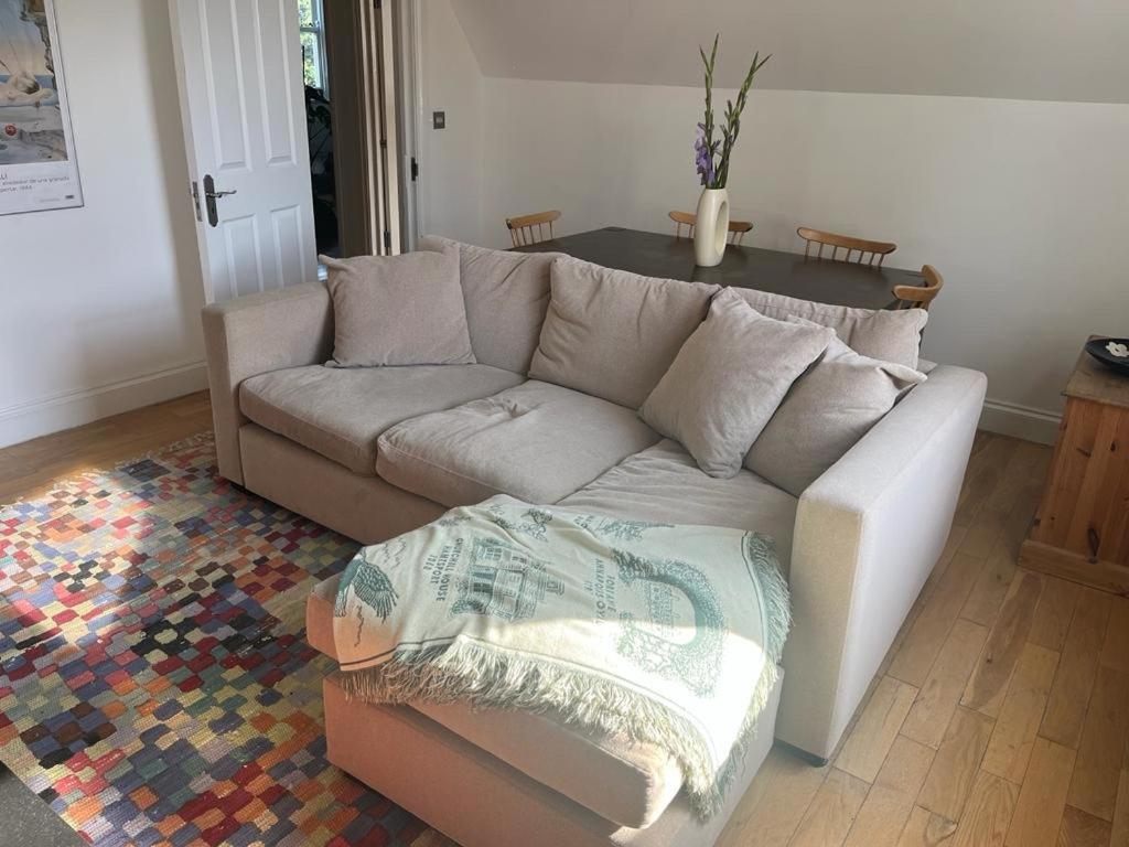 2 Bedroom Floor Flat, West Dulwich Free Street Parking Appartement *