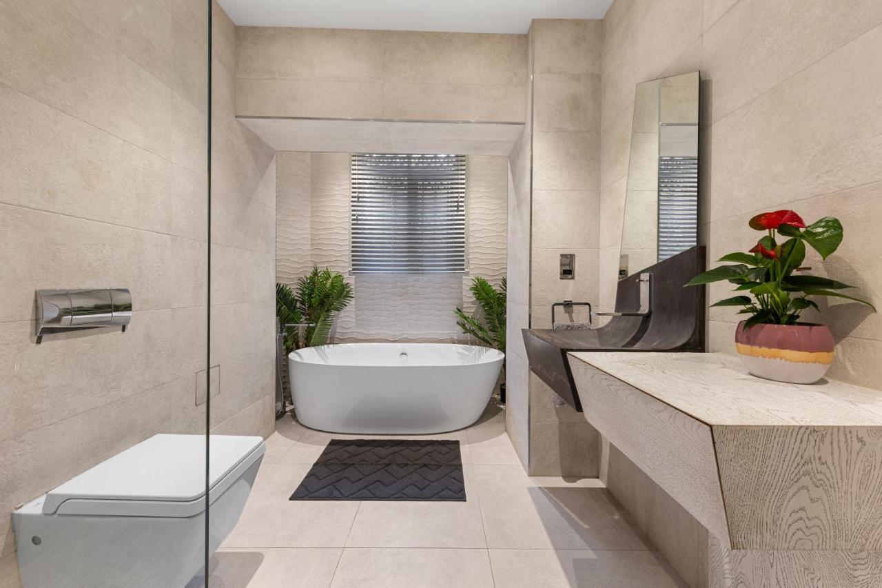 Harrods 2 Bed Lux Flat W/patio * Londen