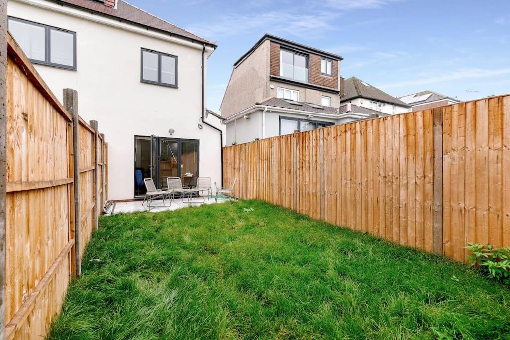 Massive West 7 Bed Modern * London