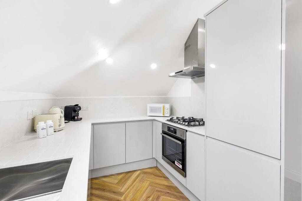 Villa Massive West 7 Bed Modern London