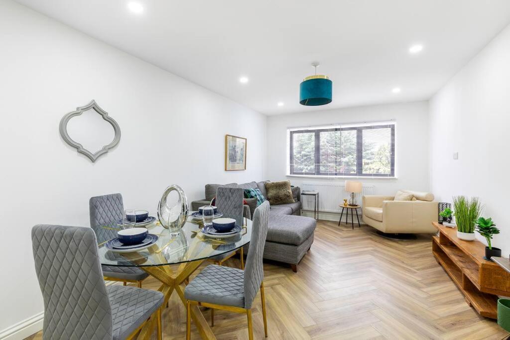 Massive West 7 Bed Modern * London