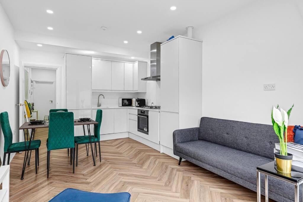 Massive West 7 Bed Modern