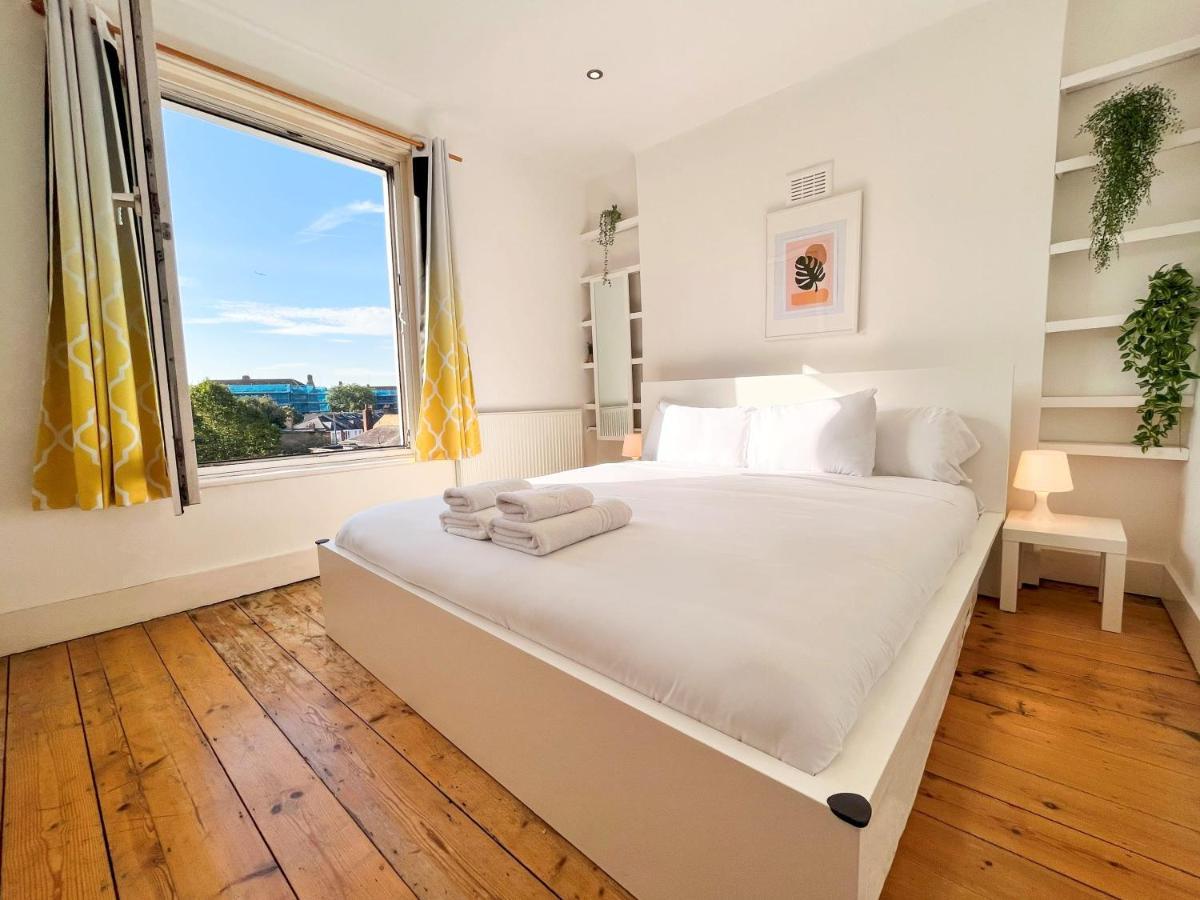 Stylish Flat Near Westfield & O2 Shepherd's Bush Londen