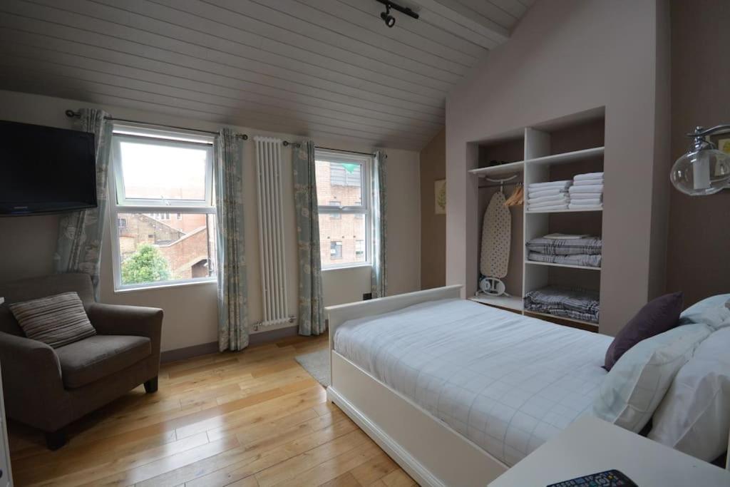 Cheerful 2 Bed With Terrace In Camden Apartment
