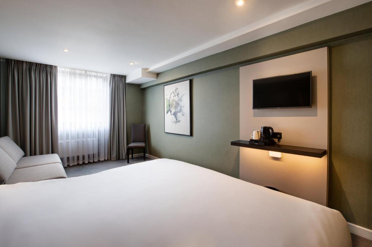 Sleeper At Royal National Hotel