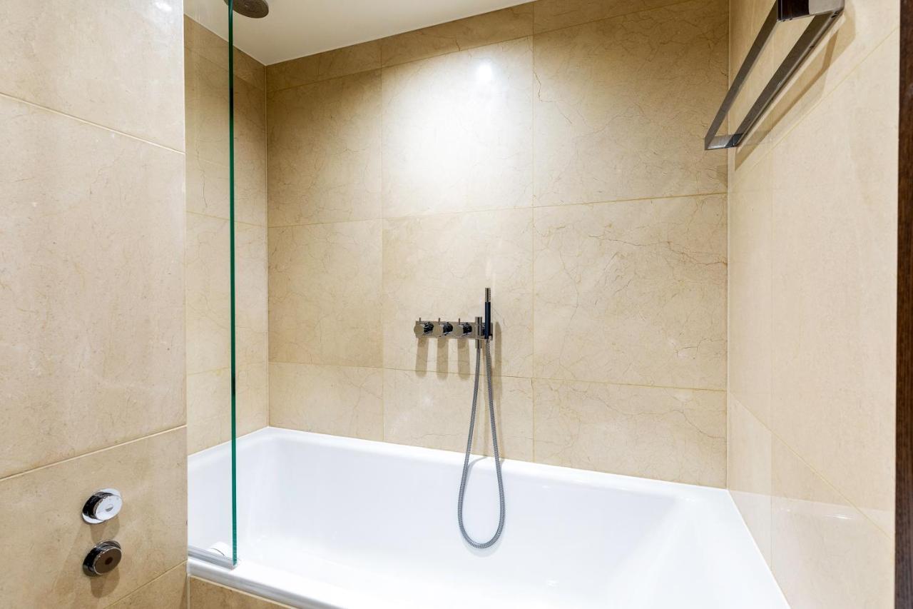 Beautiful 4 Bed Abode Near Imperial Wharf * London