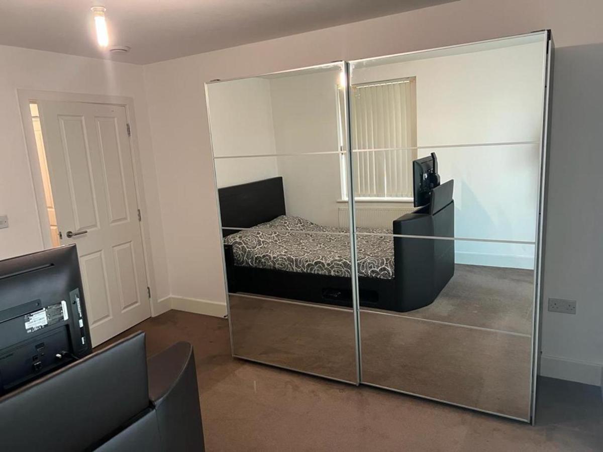 Immaculate 1-bed In East Apartment