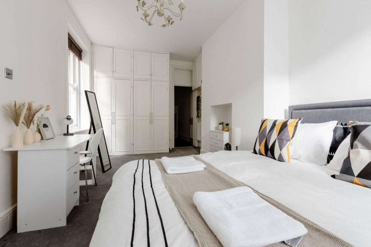 Spacious Apt In Central