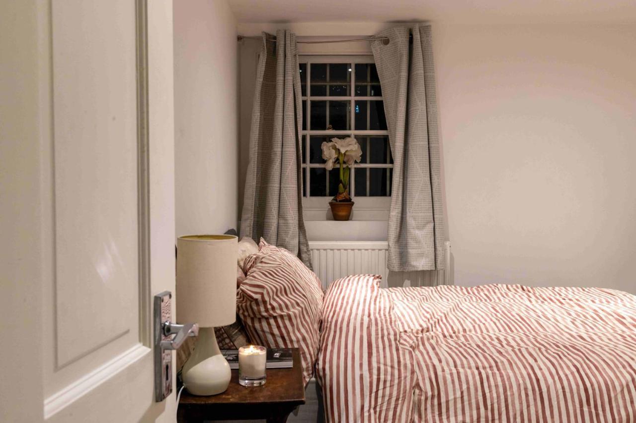 Habitación en casa particular Shared 5 Mins Walk From Vauxhall And Nine Elms Station With Off-site Parking Near Us Embassy Londres