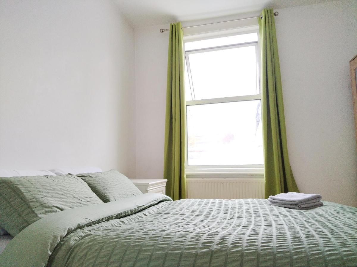 Cosy Near Canary Wharf & The O2 Guest house London
