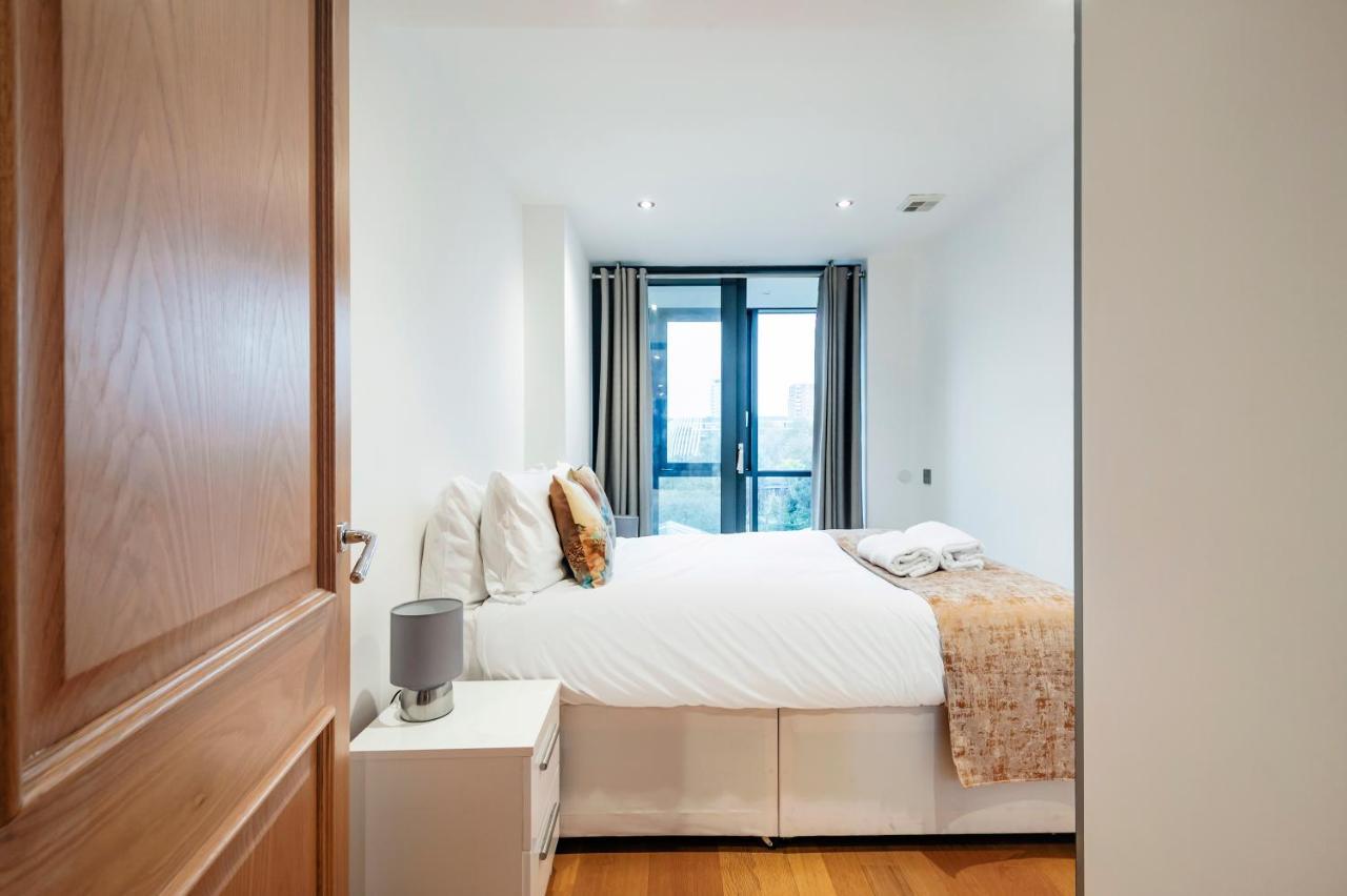 Paddington Basin View Apartment London