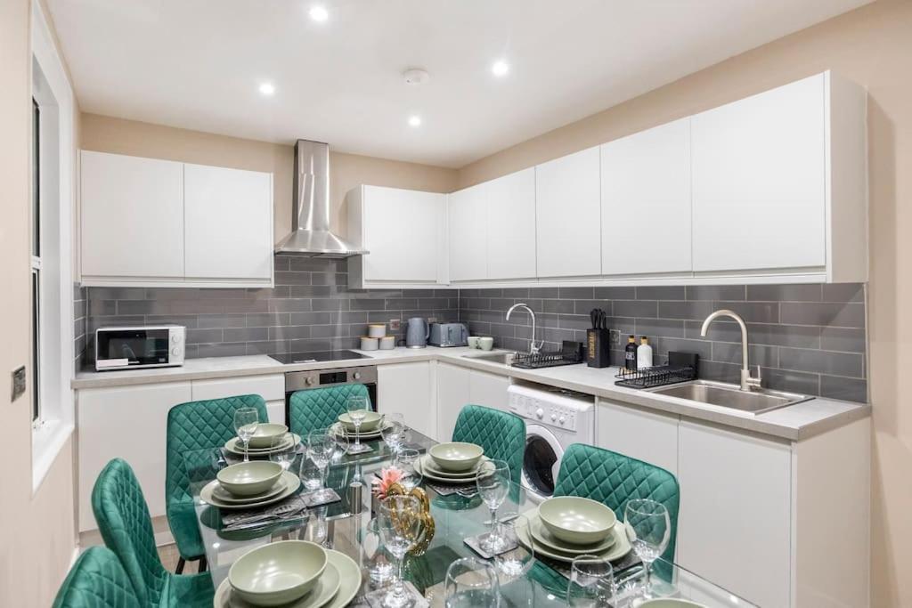 Apartamento Convenient Spacious House Next Seven Sisters Station *