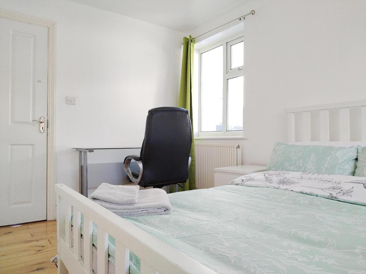 Cosy Near Canary Wharf & The O2 Guest house London