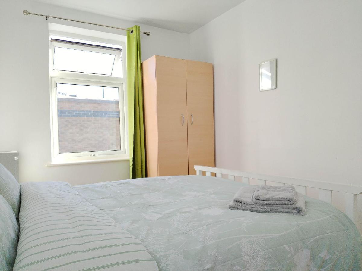 Cosy Near Canary Wharf & The O2 Guest house London