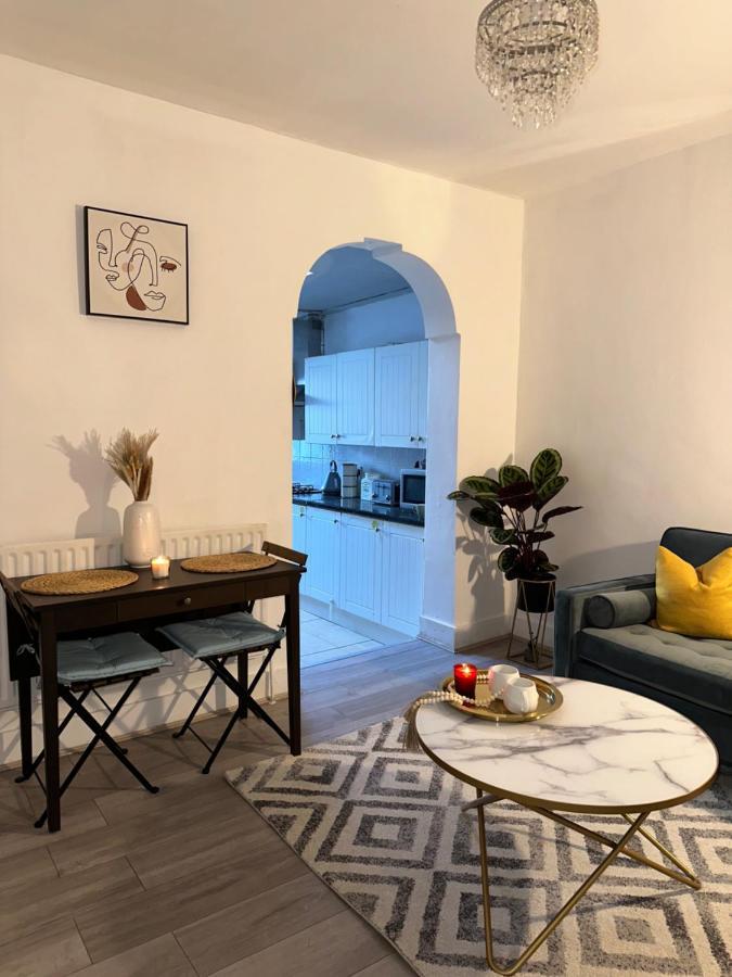 Apartment Artistic Two Bedroom
