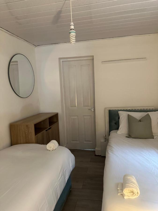 Apartment Artistic Two Bedroom London