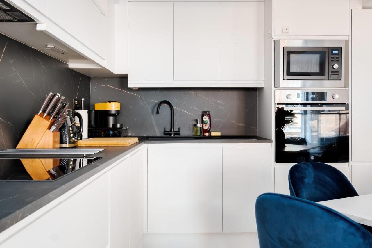 Apartment Modern 3 Bedroom And 2 Bathroom *