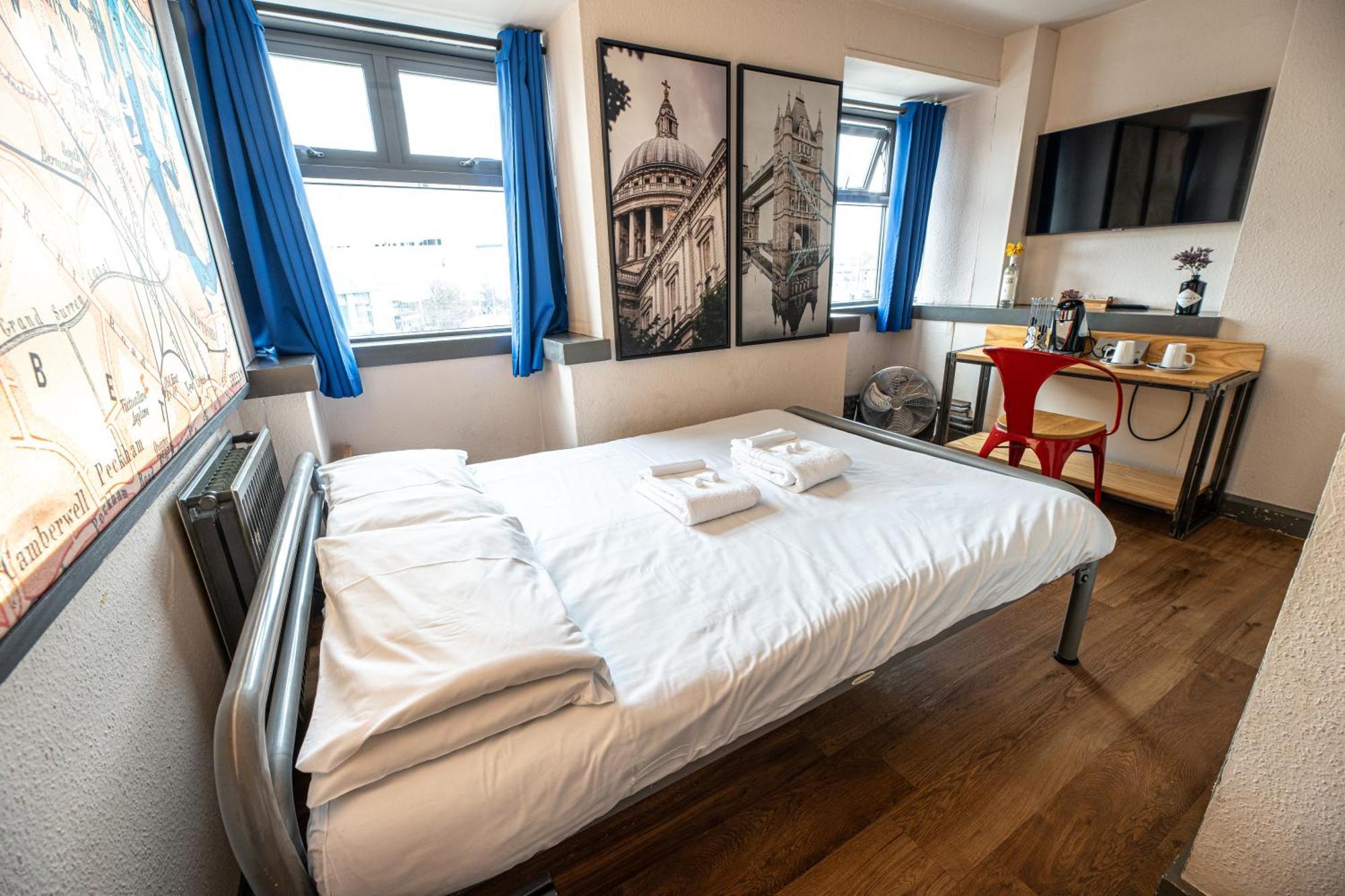 St Christopher's Shepherd's Bush Hostal *