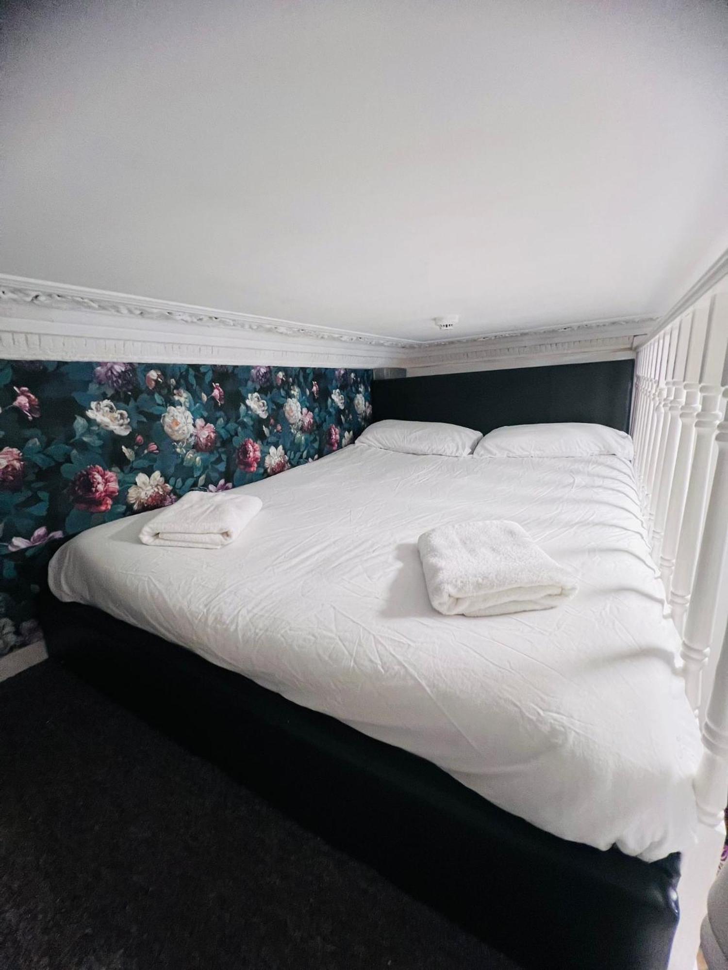 F5- Mezzanine Fits 3 Near Paddington * Londen
