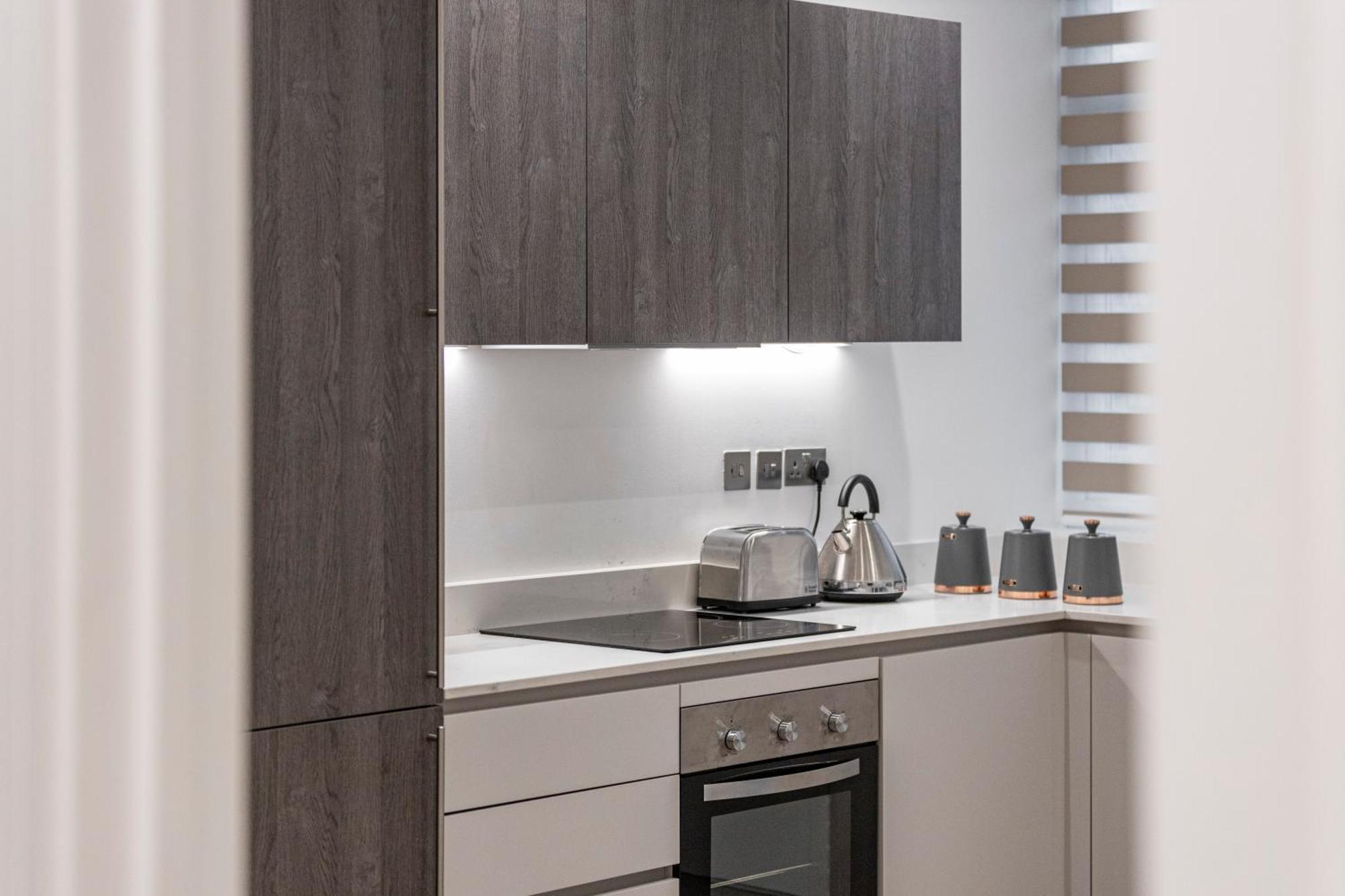 Welcoming And Spacious Apartment- Excellent Location Londen