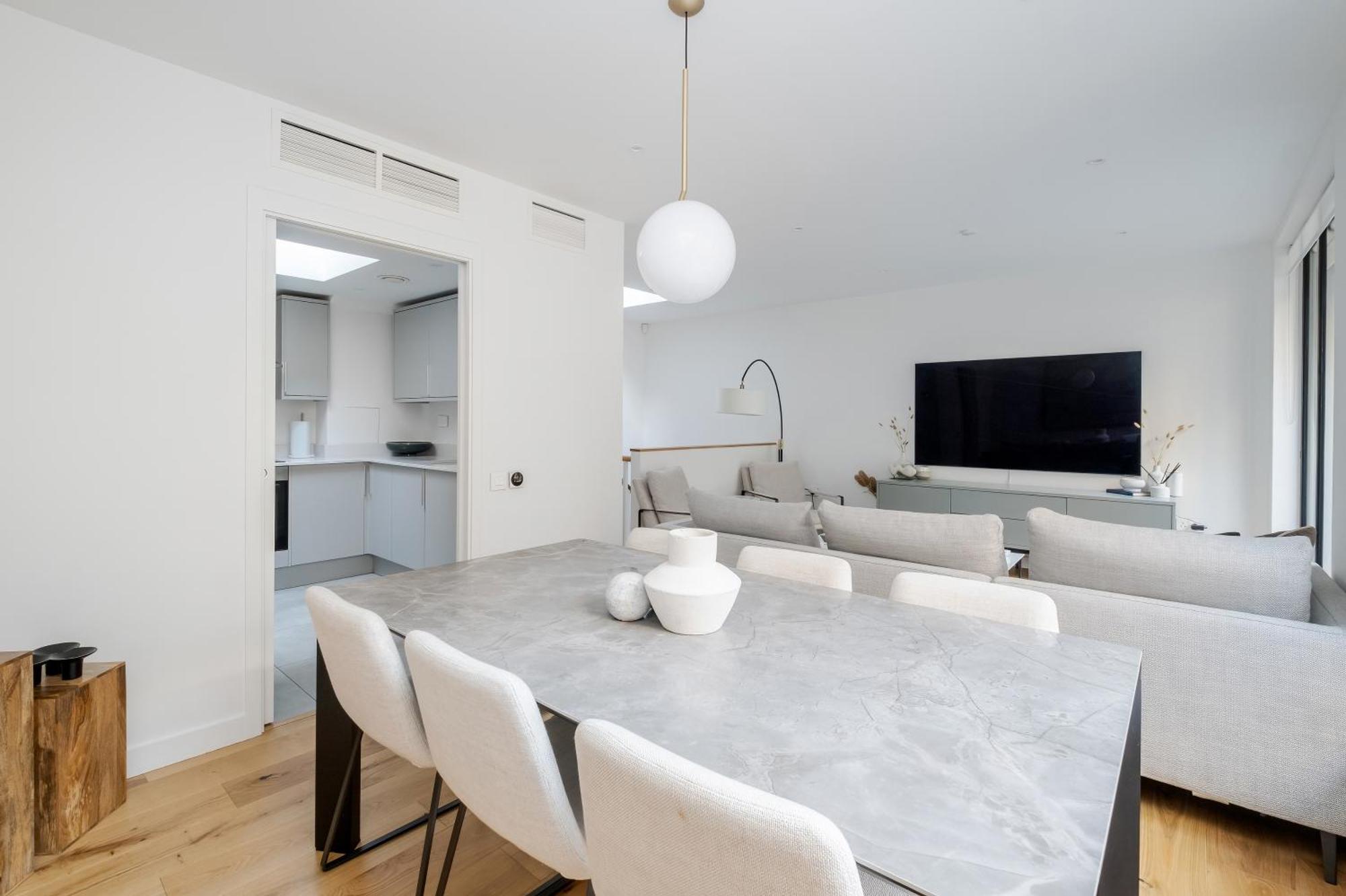 Luxury Mayfair Townhouse With Ac 3br 3ba *