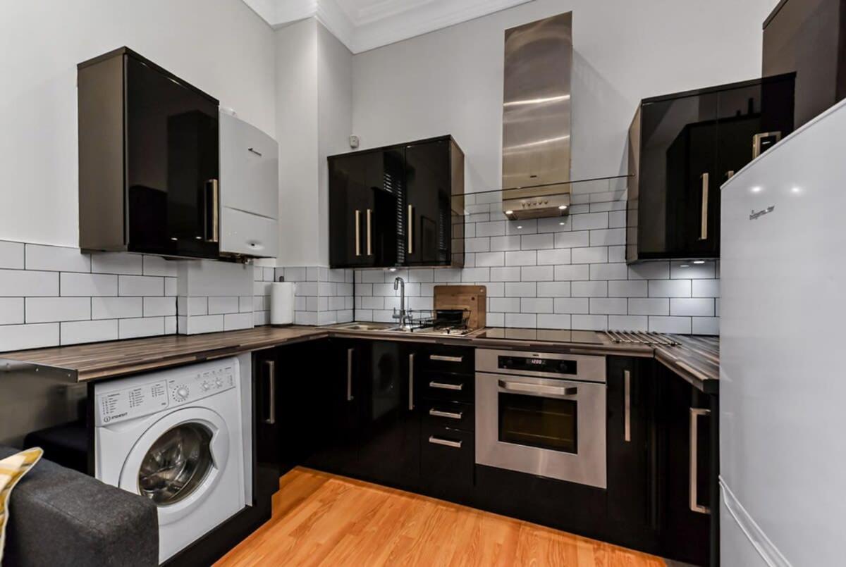 Modern 2 Bedroom Flat For 4 In Greater London