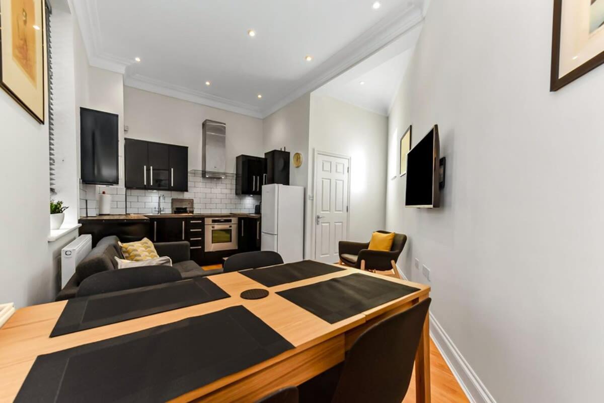 Modern 2 Bedroom Flat For 4 In Greater Apartment
