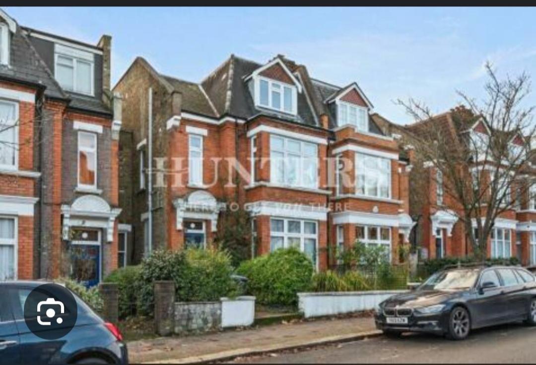 Centrel To Single Bed Quiet With Host And Breakfast Londen