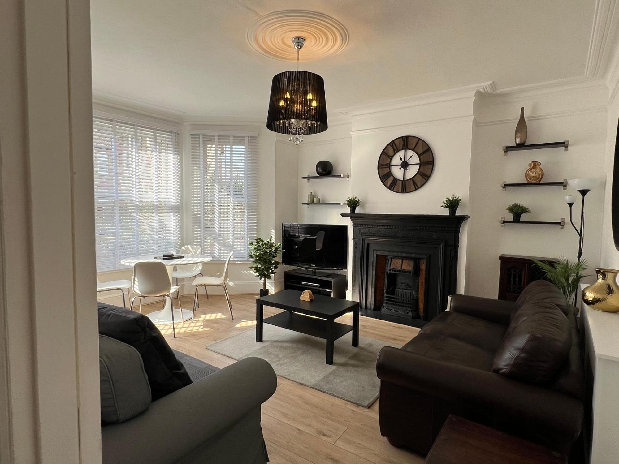 2 Bedroom Flat 10 Min Walk To Tube Londres