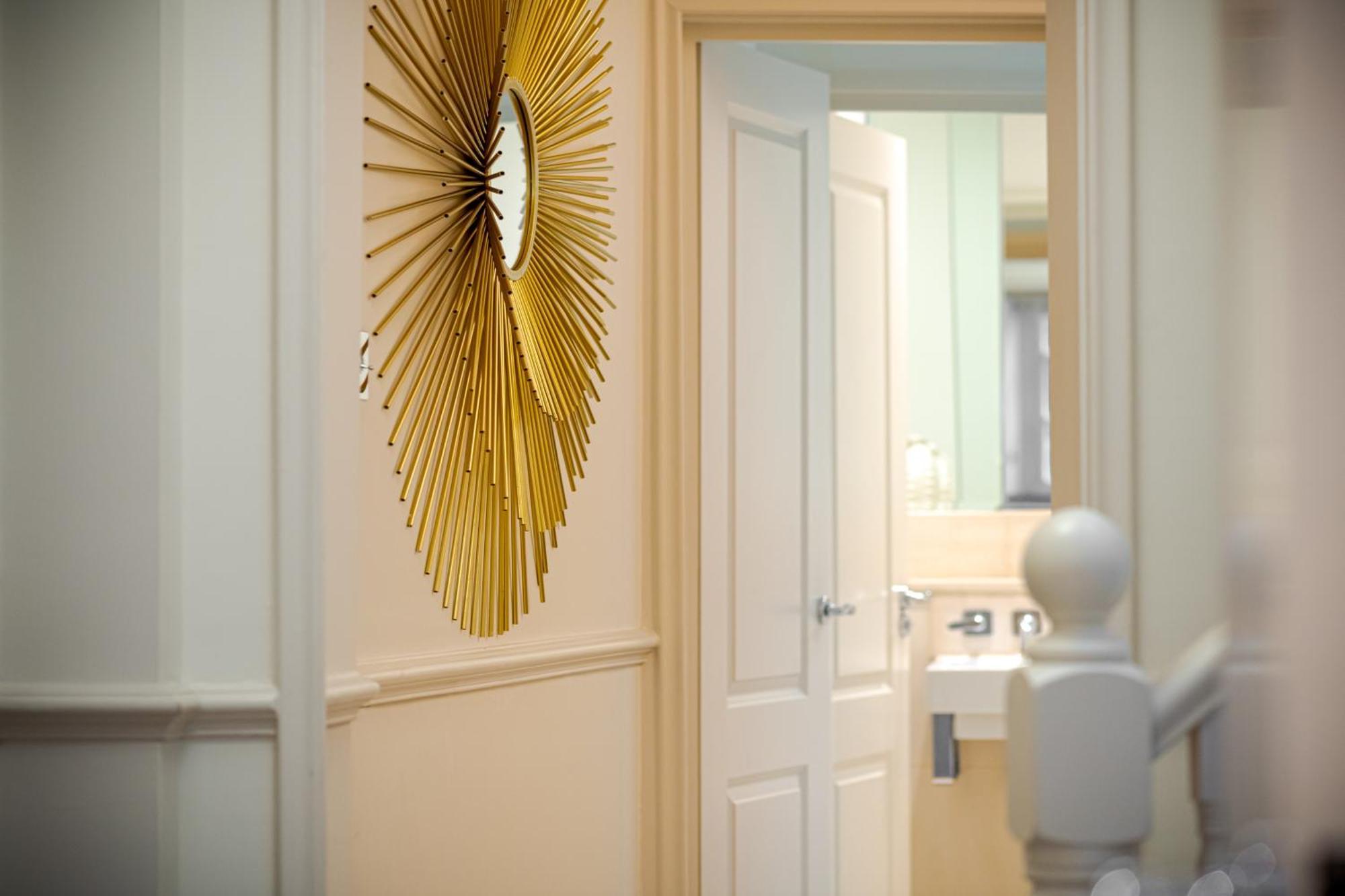 Luxury Belgravia 3br House With Skylights, Ac And Garage Parking Apartment London