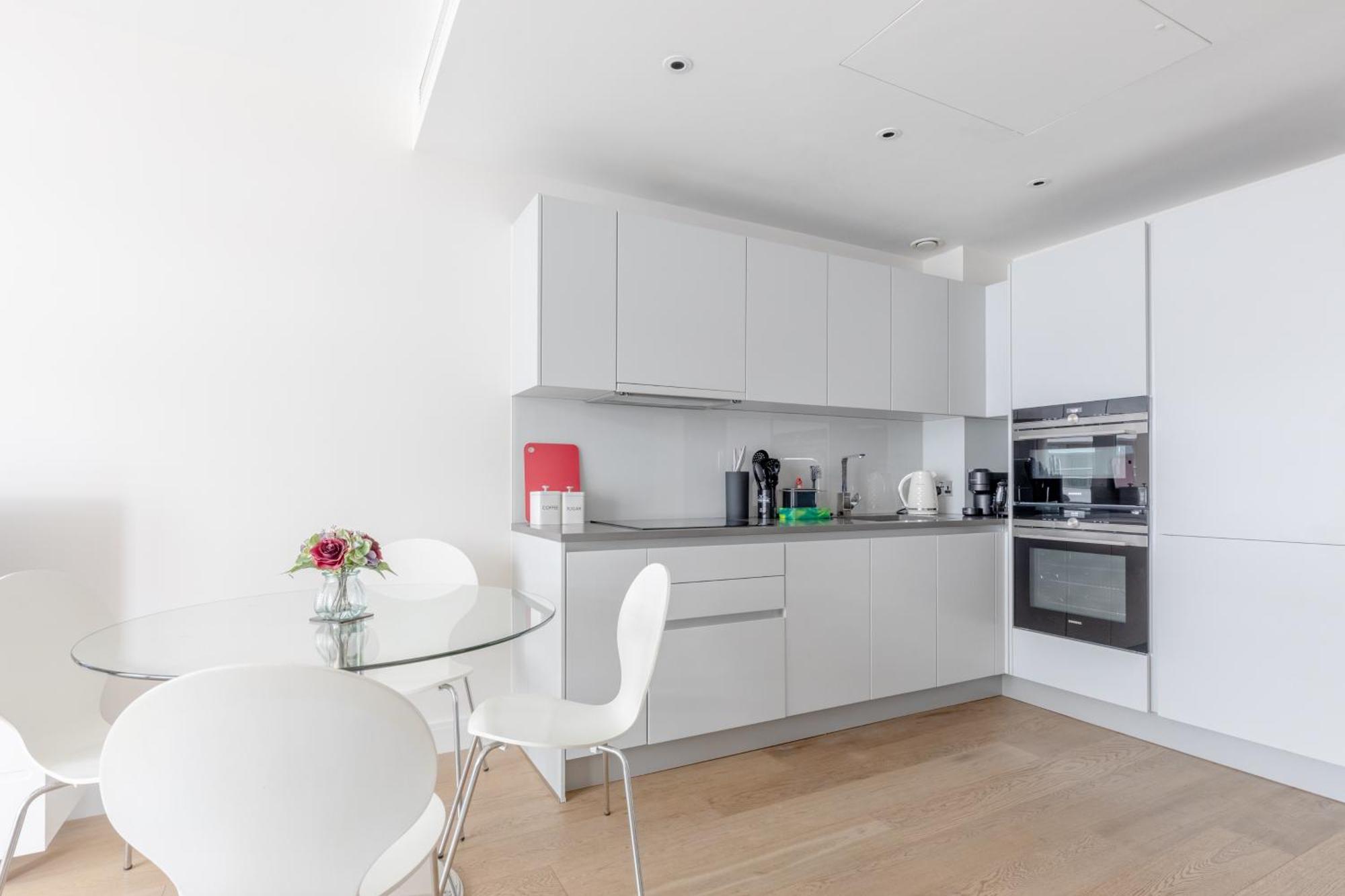 Luxury 2 Bed 2 Bath Close To Chelsea * Londen
