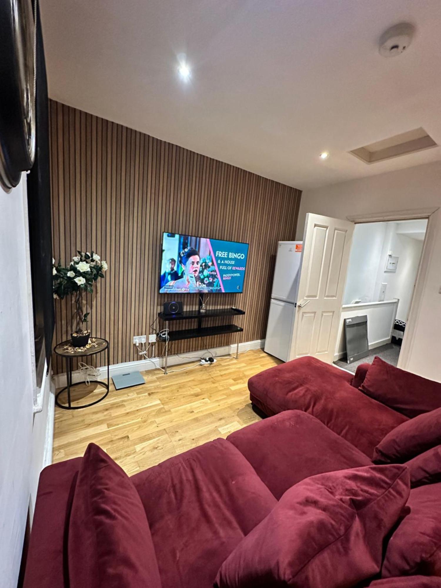 Appartement 2 Bed Away From Tooting Londen