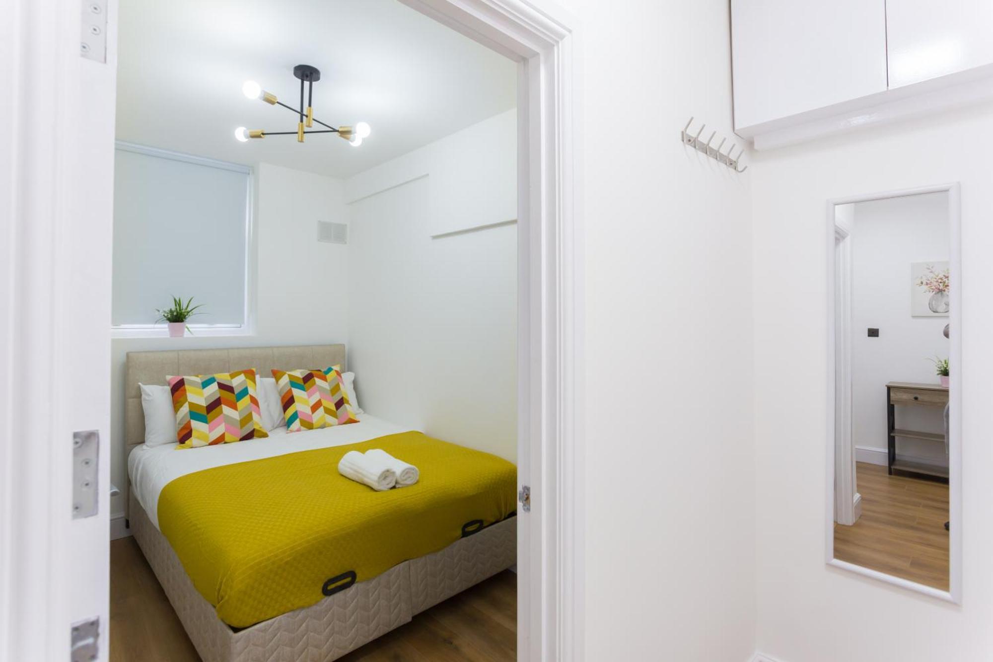 Centre One Bedroom Next To Station, Newly Renovated * Londres
