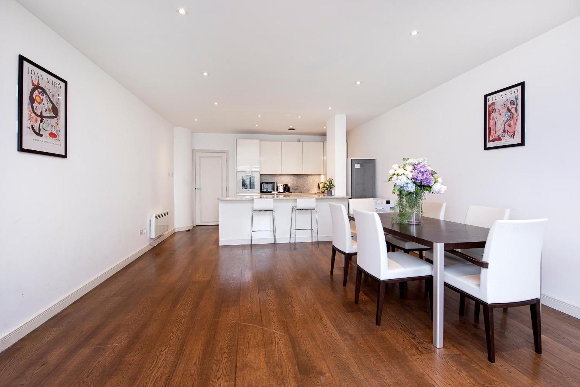 2 Bed Maissonette * Londres