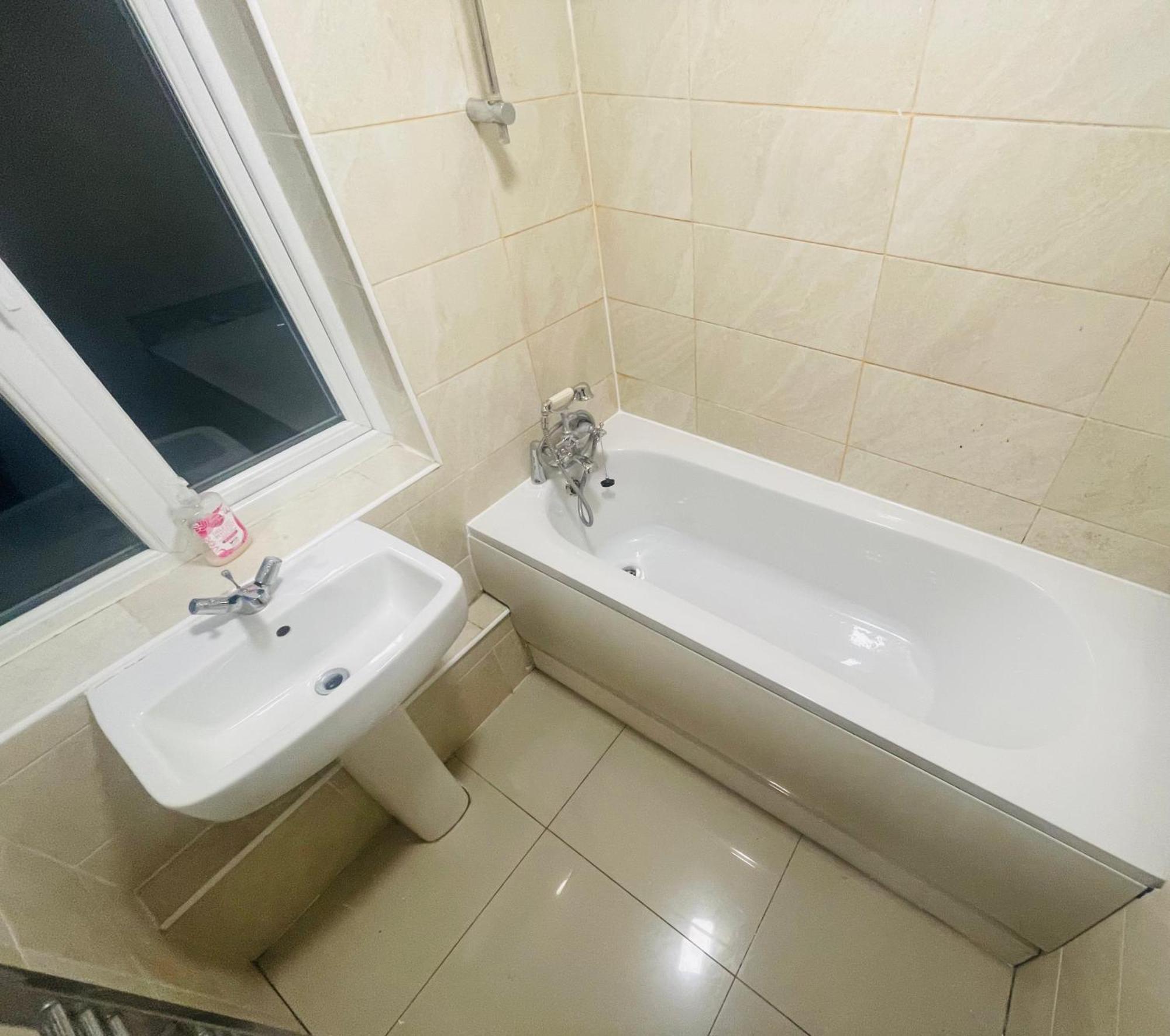 Homestay Double Near Canary Wharf 28 *