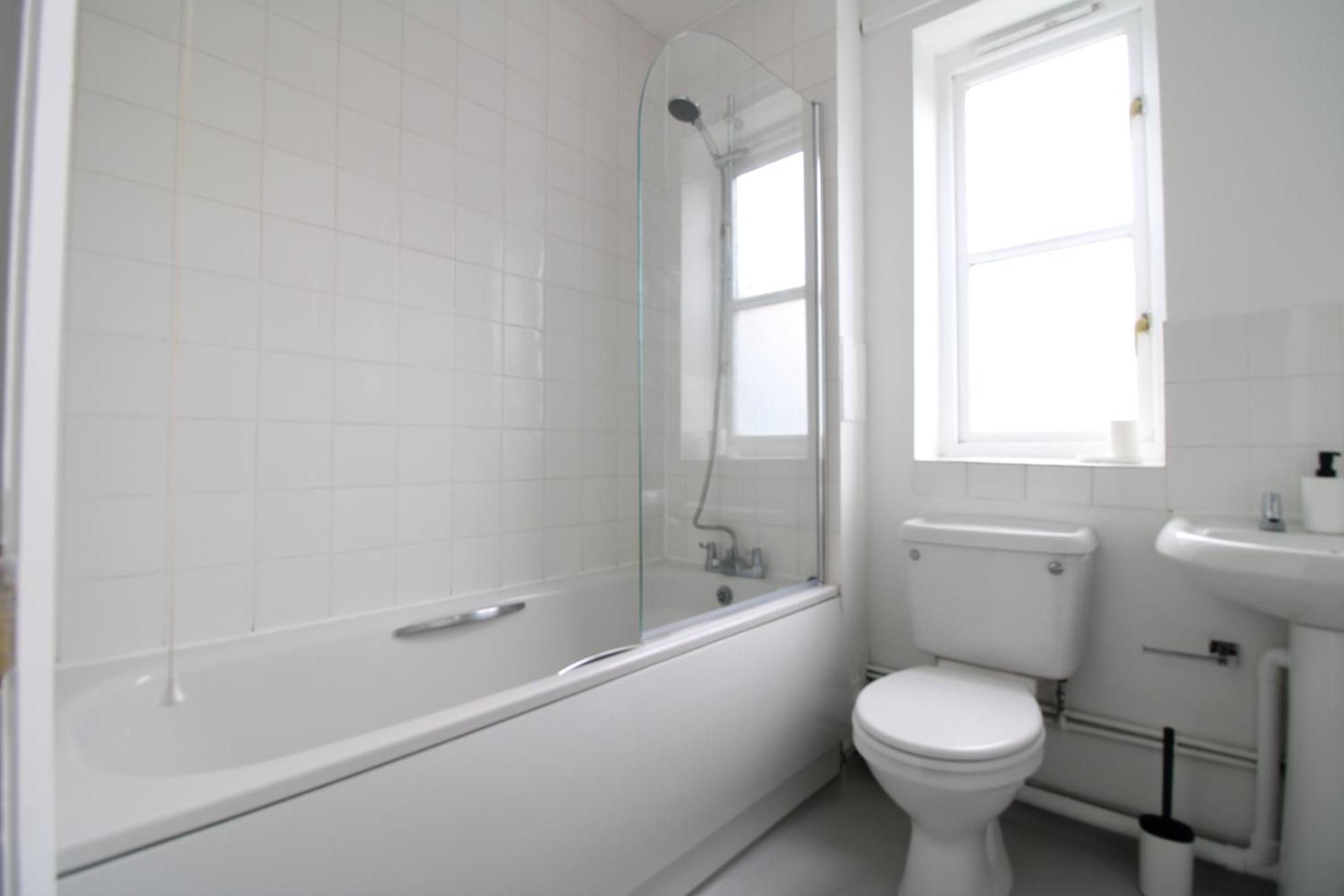 Immaculate Near Nine Elms & Battersea * London