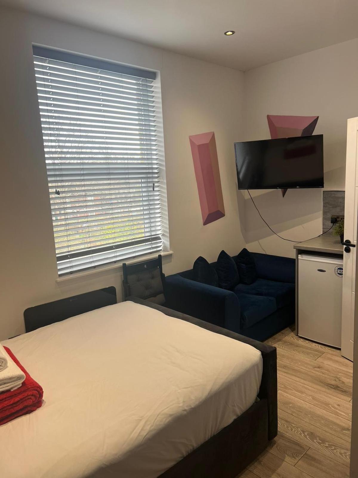 Guest house Serviced Ensuite Double - Near Greenwich Park - The O2 Arena - Nearby Transport Links To - New Cross Station - Lewisham Se14 *