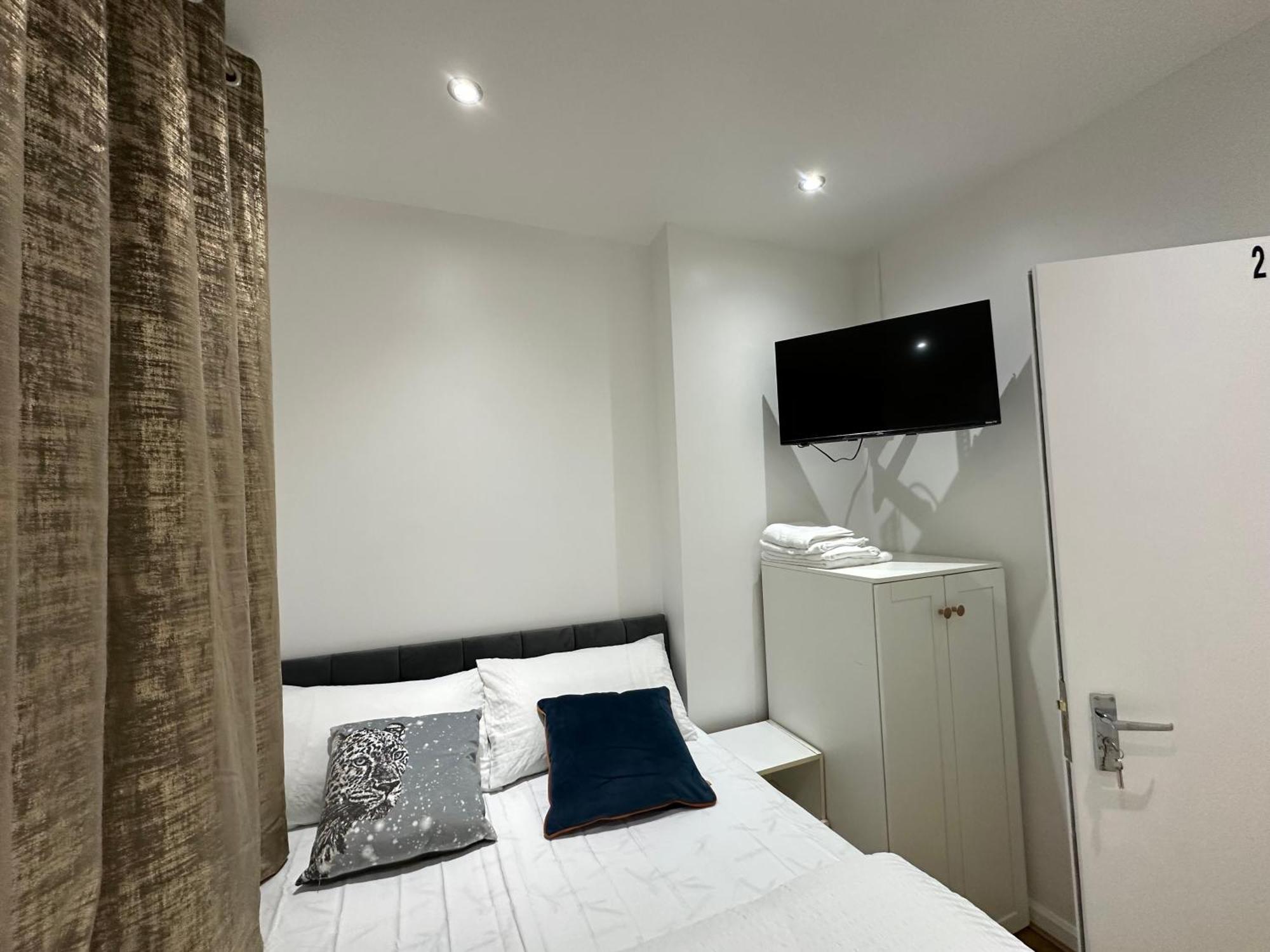 Smart Cosy/small Double In Oakridge Road Bromley Guest house *