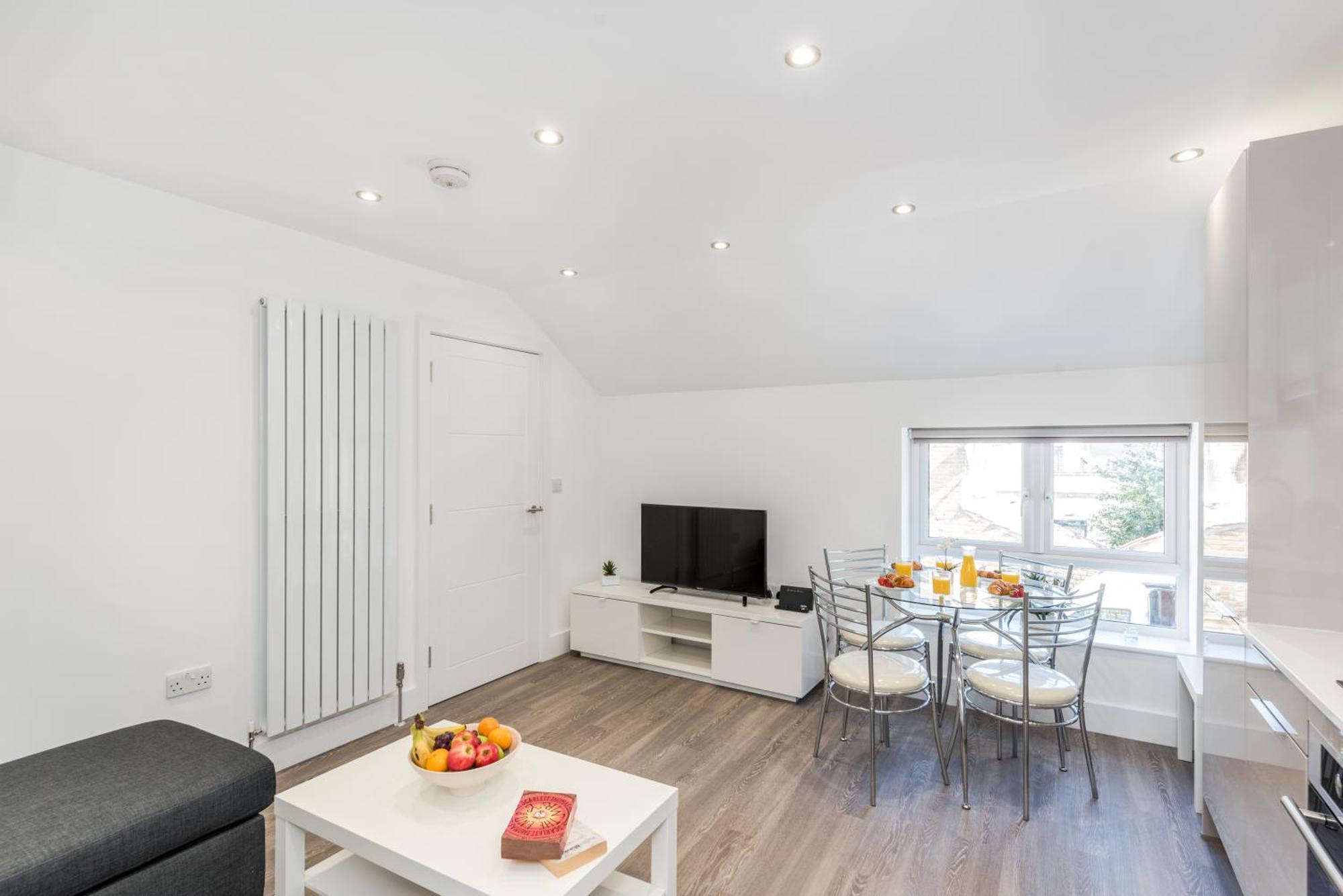 Apartment Modern 2 Bed By Livestay Short Lets & Serviced London
