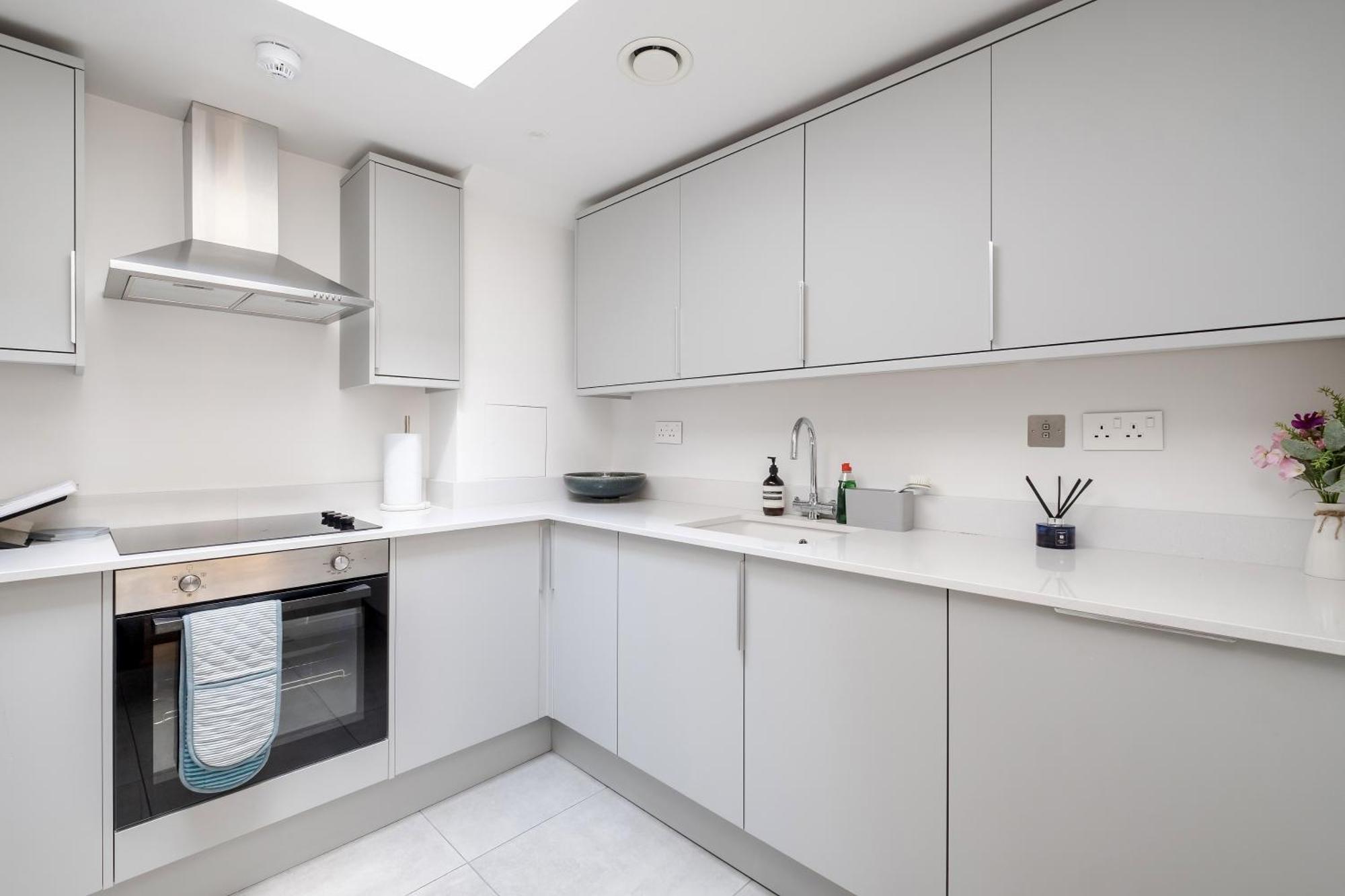 Luxury Mayfair Townhouse With Ac 3br 3ba *