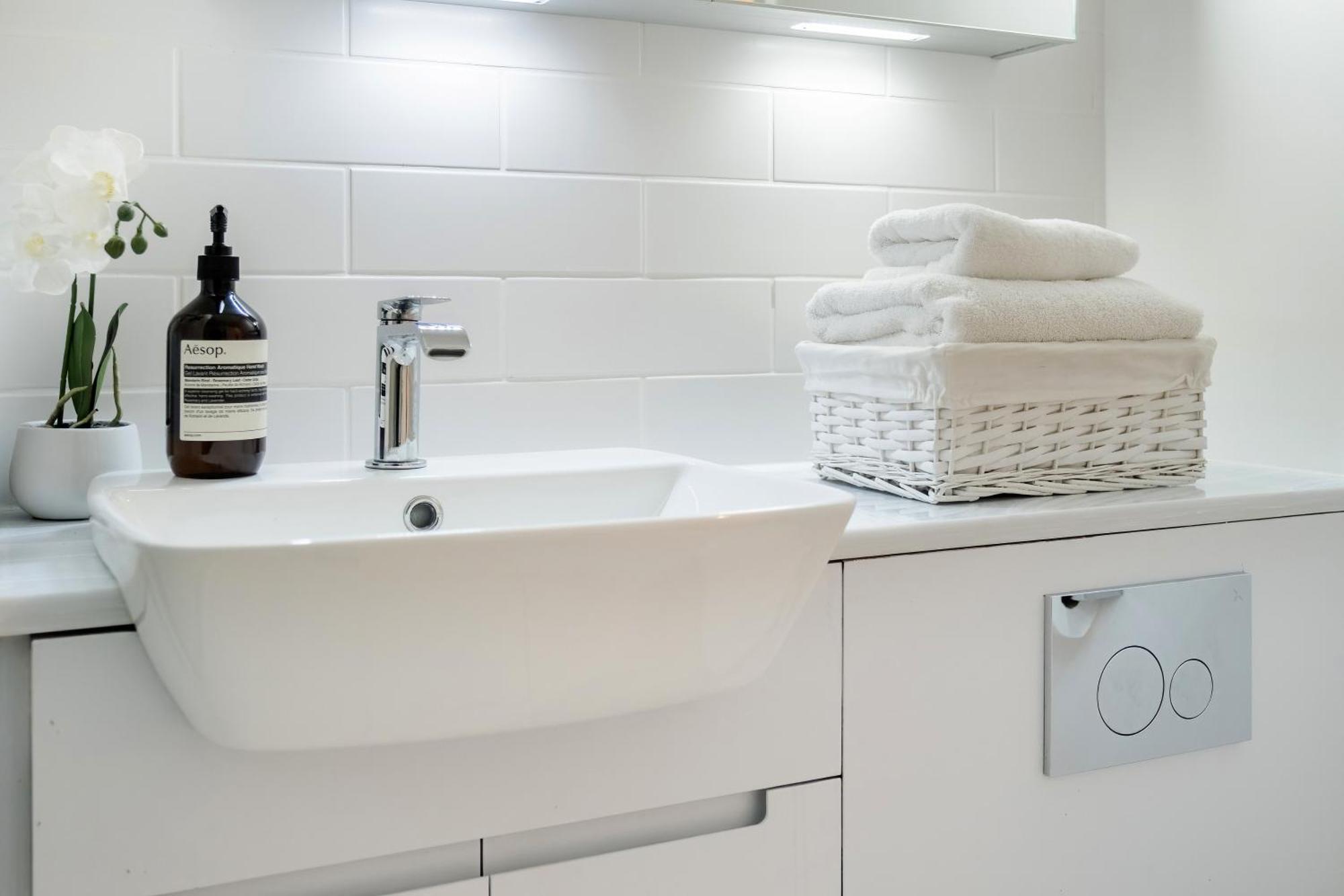 Luxury Mayfair Townhouse With Ac 3br 3ba