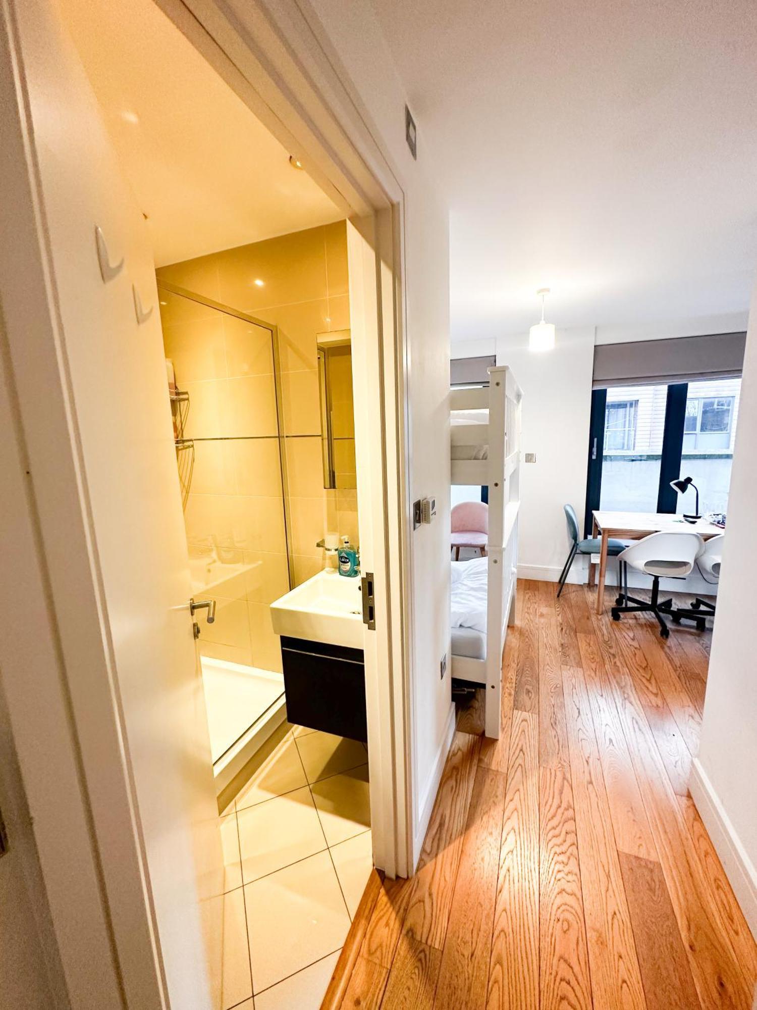 Guest house Drummond London
