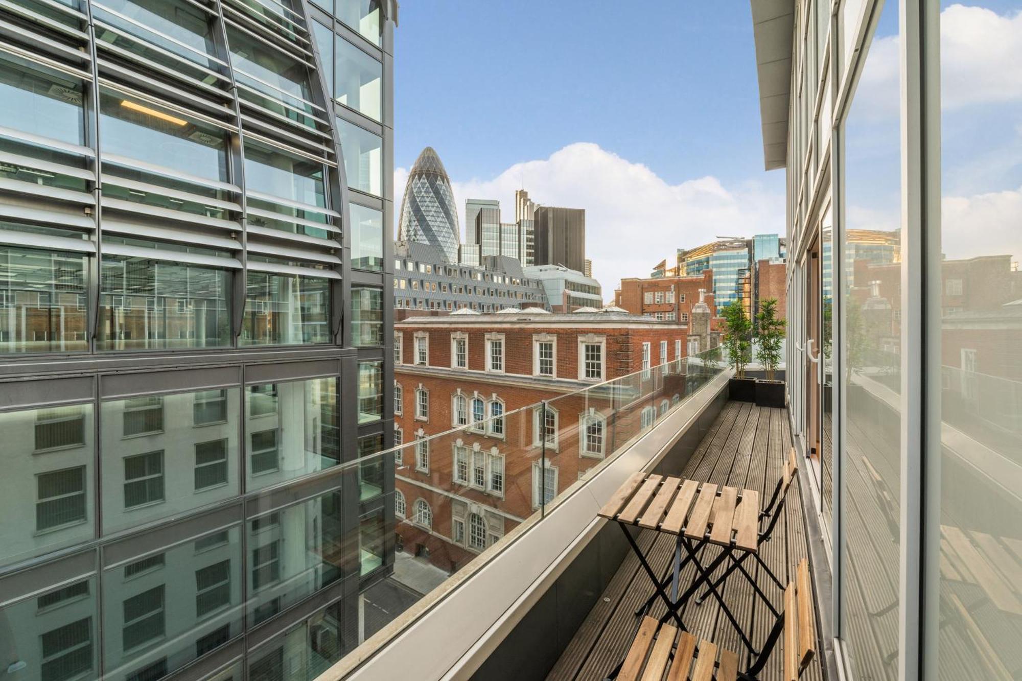 Kula - Tower Hill Apartment London