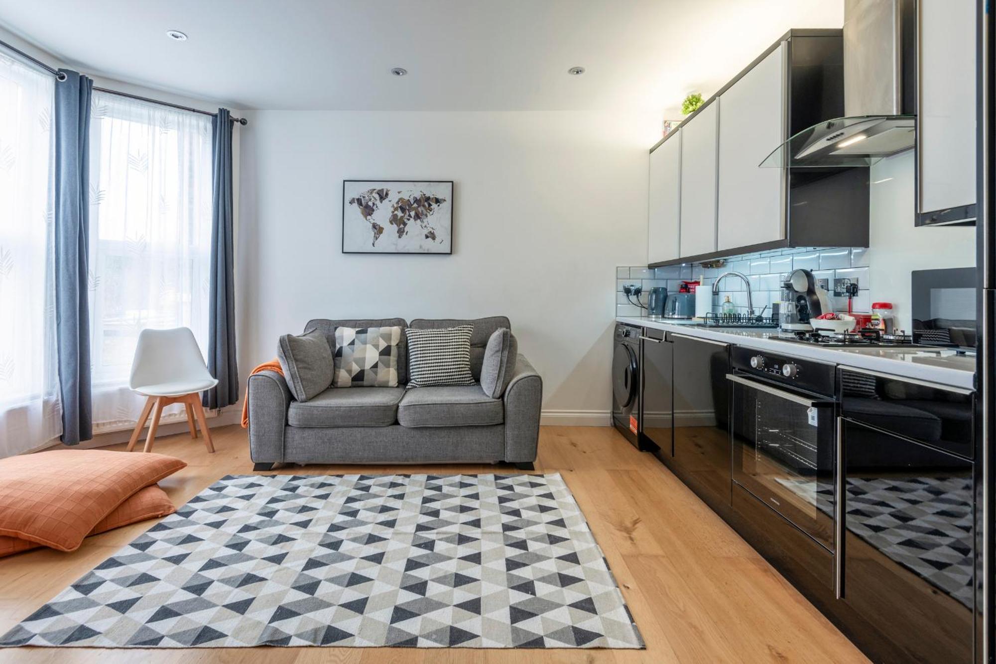 Woodside Gardens Luxury Near Alexandra Palace, Tottenham Stadium & Drumsheds Londen