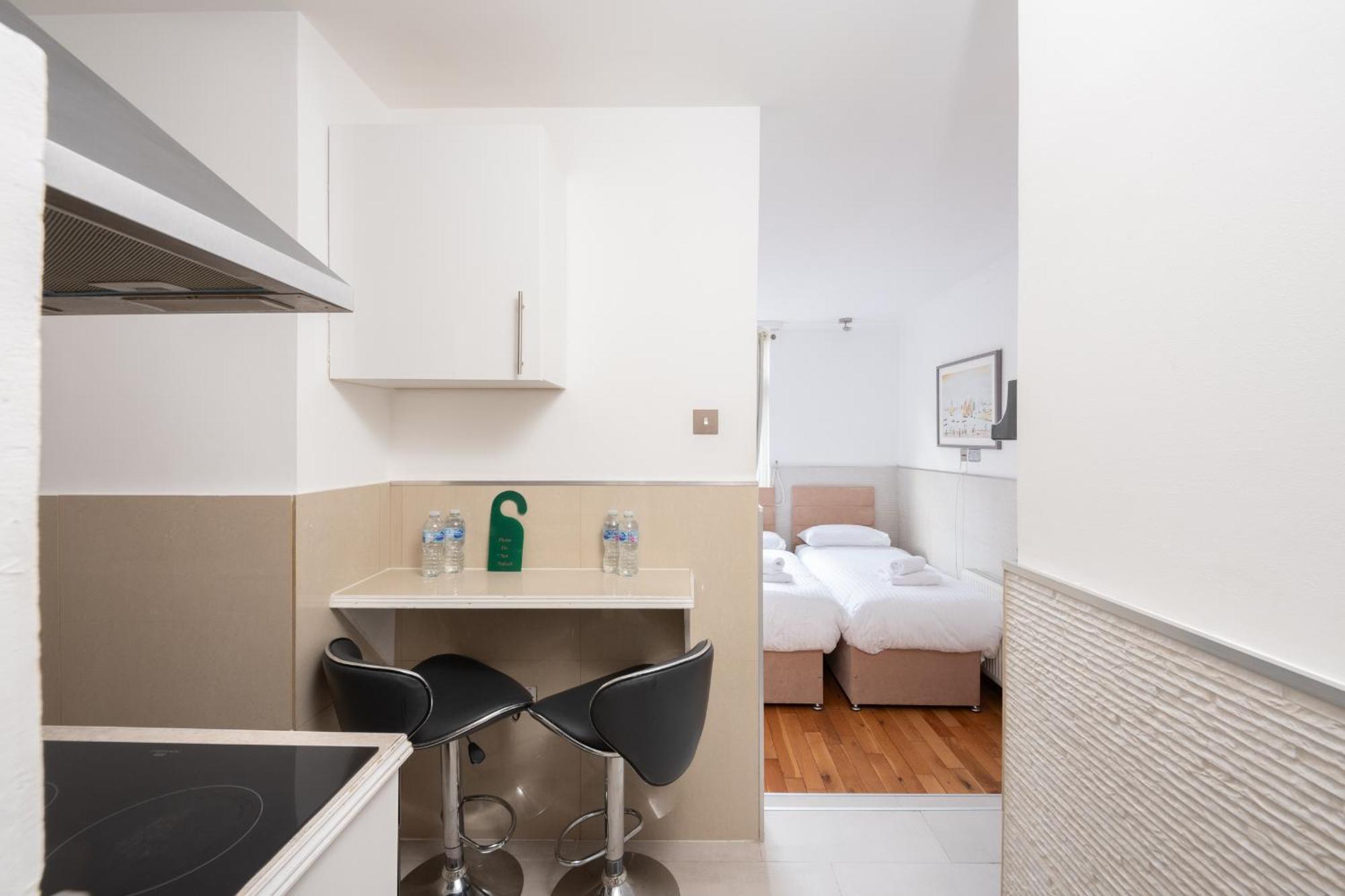 Argyle Apartahotel