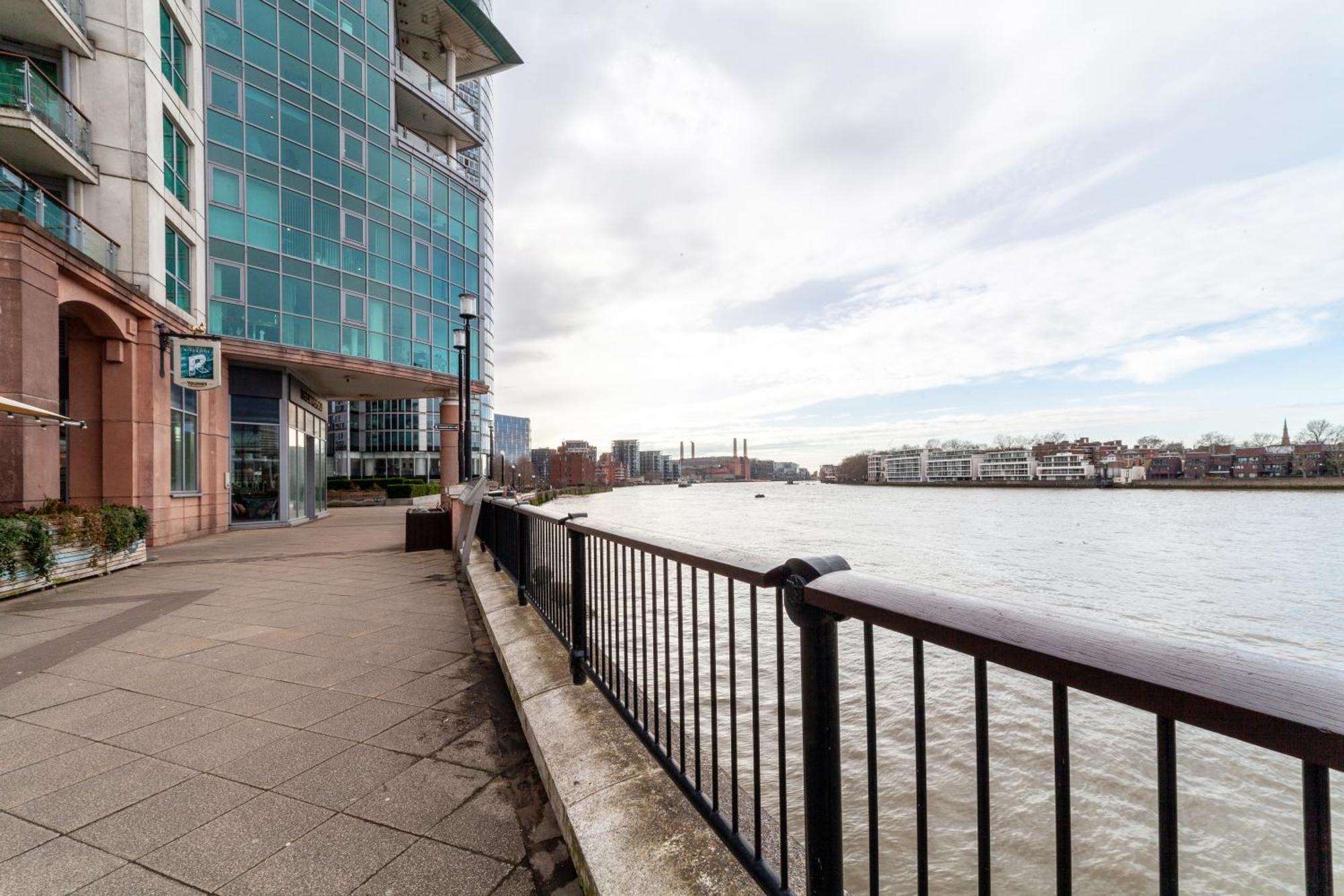 St Georges' Terrace Apartment *