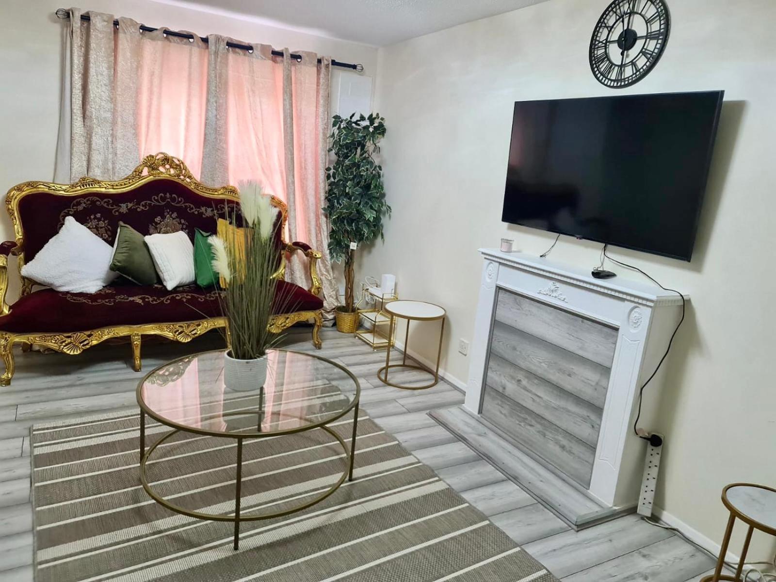 Vakantiehuis - Sleeps 4 - Parking - Garden - Petfriendly